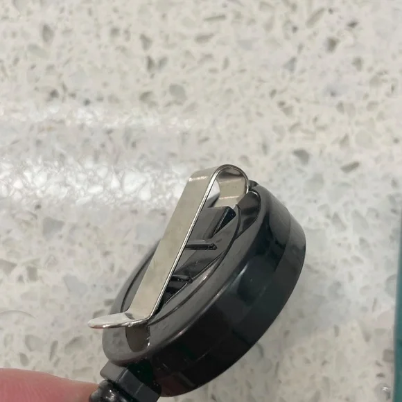 Bundle of 2 Phone & 2 Badge Clips (4 Total) - Picture 4 of 8